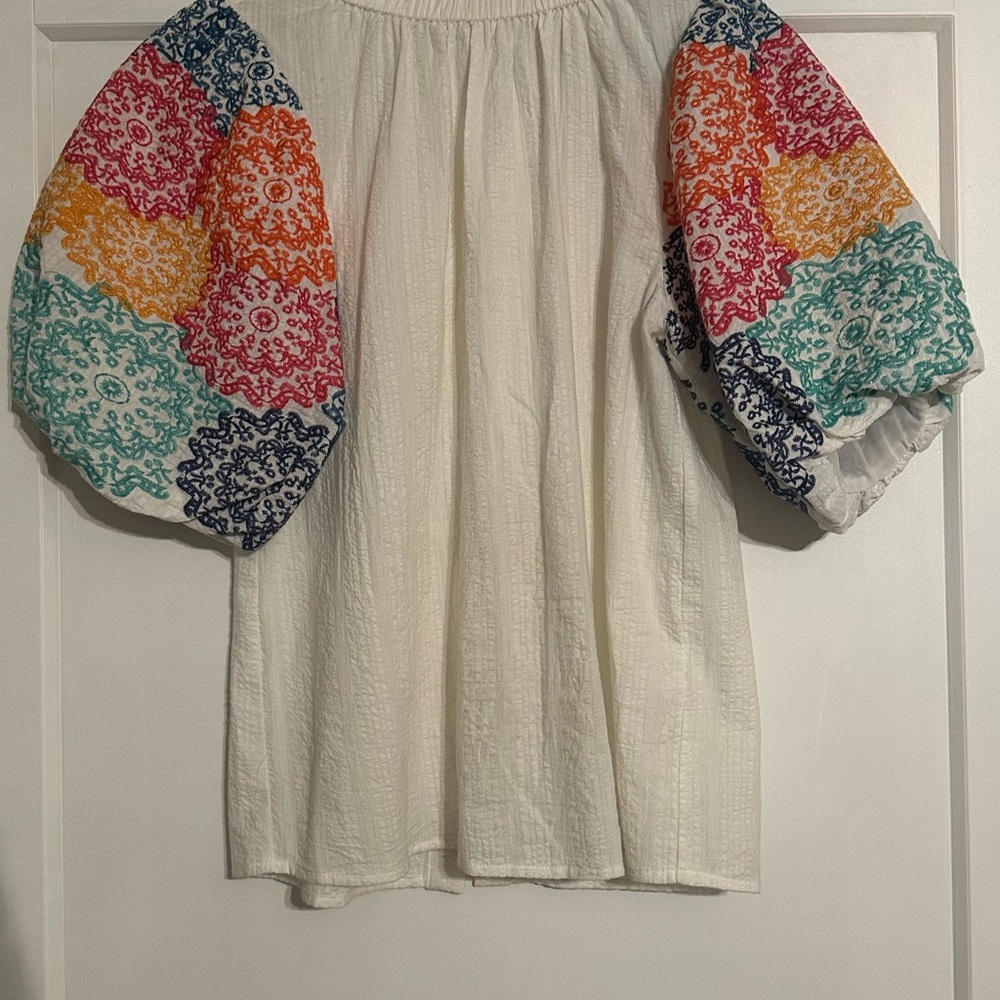 THML White Blouse with Colorful Patterned Sleeves Size Small